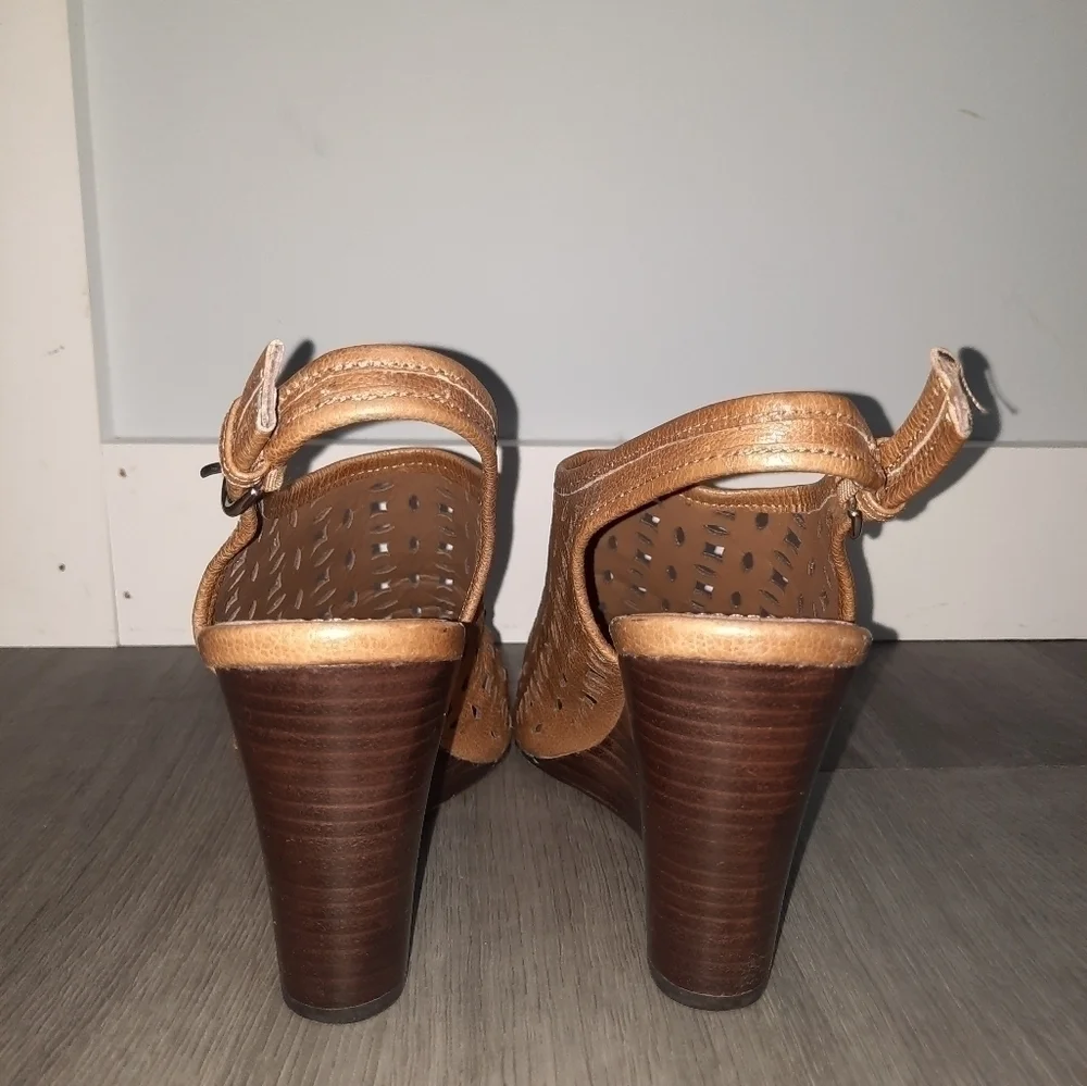 Tommy Bahama Cayman Slingback Leather Cutout Wedge Heels